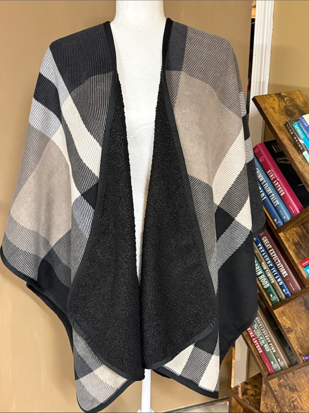 Plaid Open-Front Knit Poncho in Black & Gray
